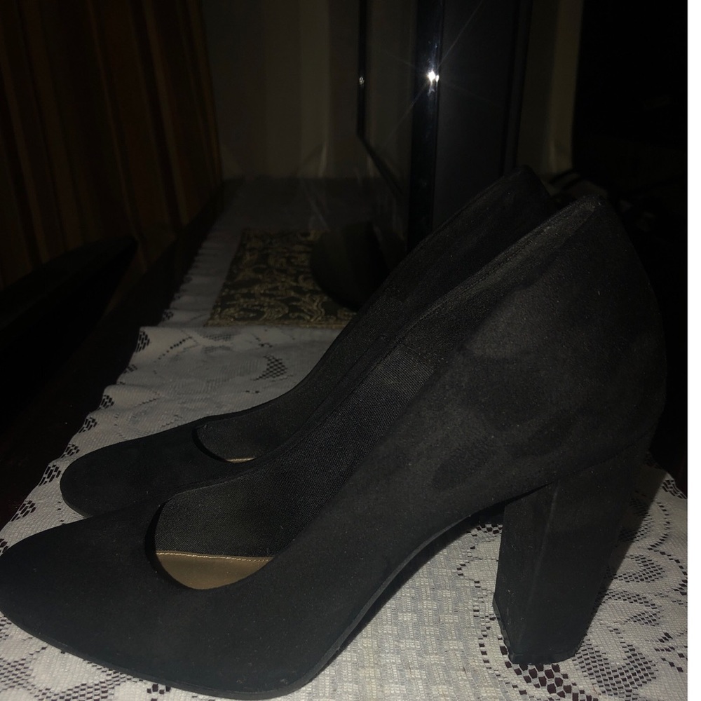 Suede block heel shoes